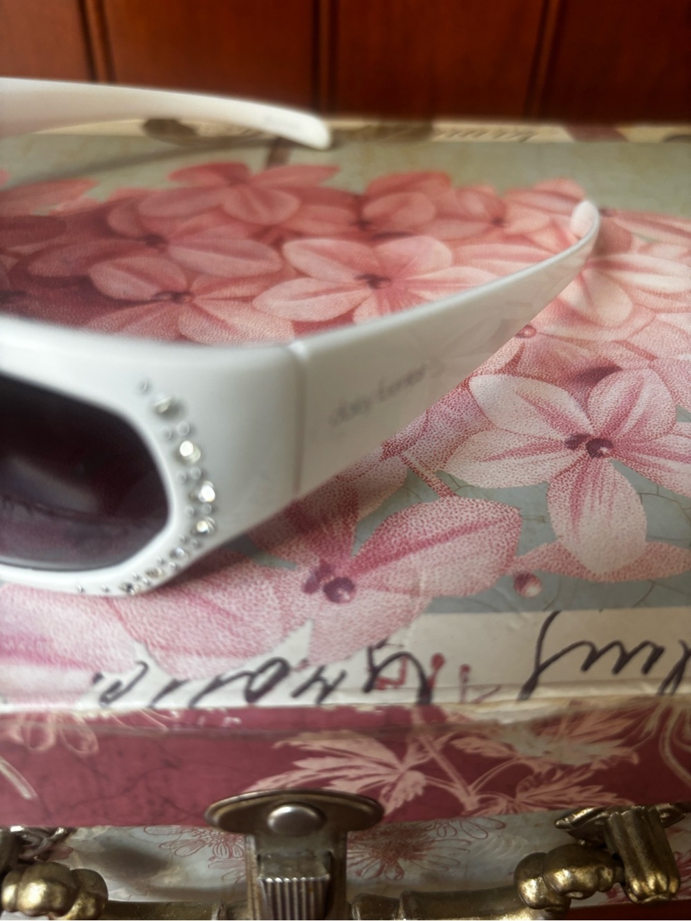 Daisy Fuentes white wrap-around sunglasses vintage Y2K-style - Picture 9 of 12